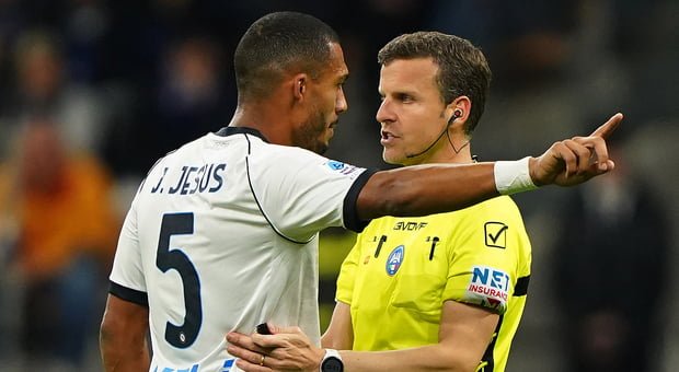 العنصرية في الملاعب