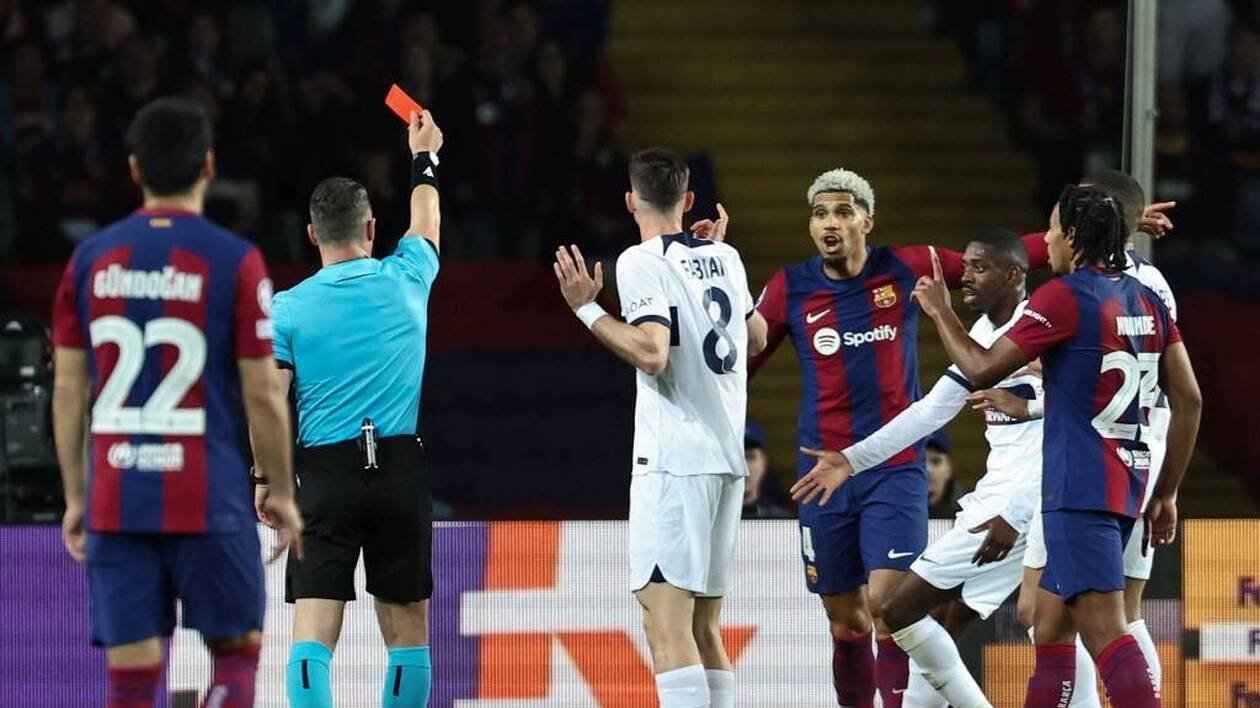 لماذا تم طرد أراوخو من برشلونة ضد باريس سان-جيرمان؟