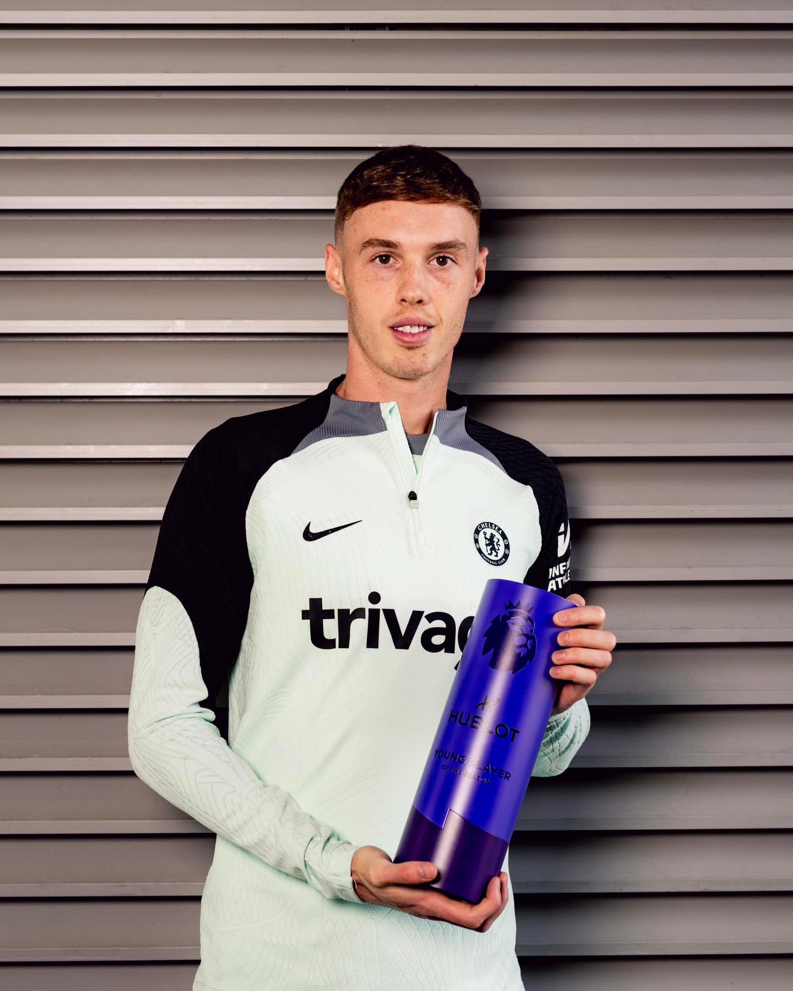 المر يتوج بجائزة أفضل لاعب شاب