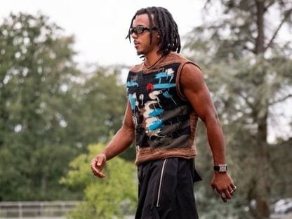 كوندي يرد على الانتقادات بشأن ملابسه: "لا يزعجني ذلك"