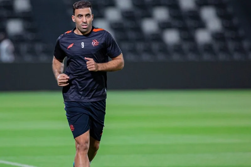 حمد الله يكرر إنجازًا نادرًا ويهز شباك الهلال مع ثلاثة أندية مختلفة